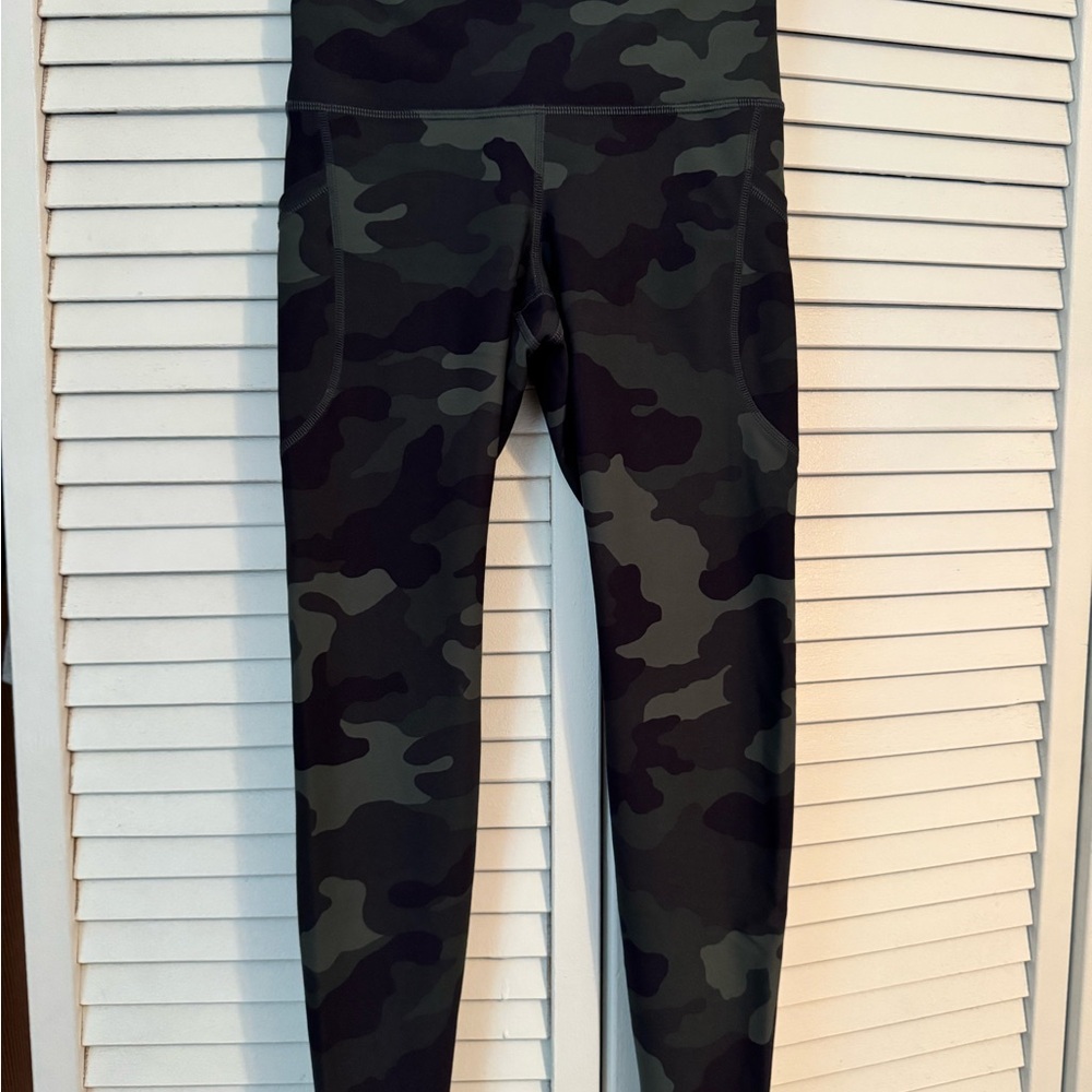 Old Navy Active Camouflage High-Rise Leggings